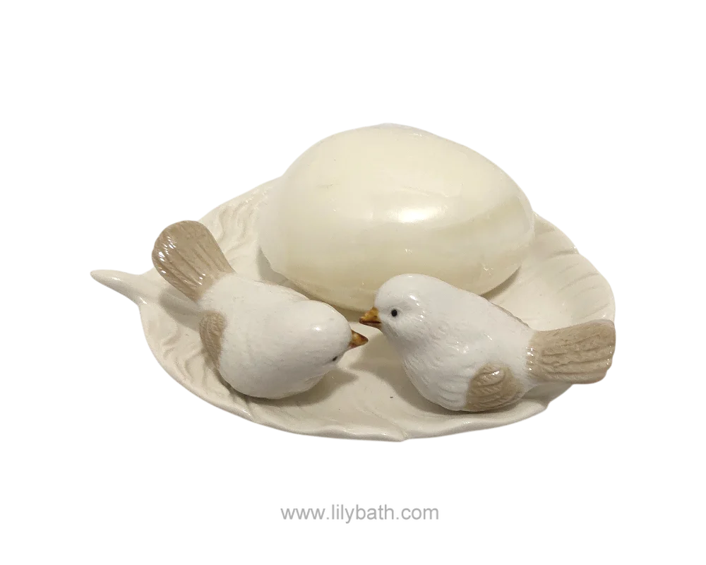 Elegante weiße Badebombe mit Vogeldekor aus Keramik 1