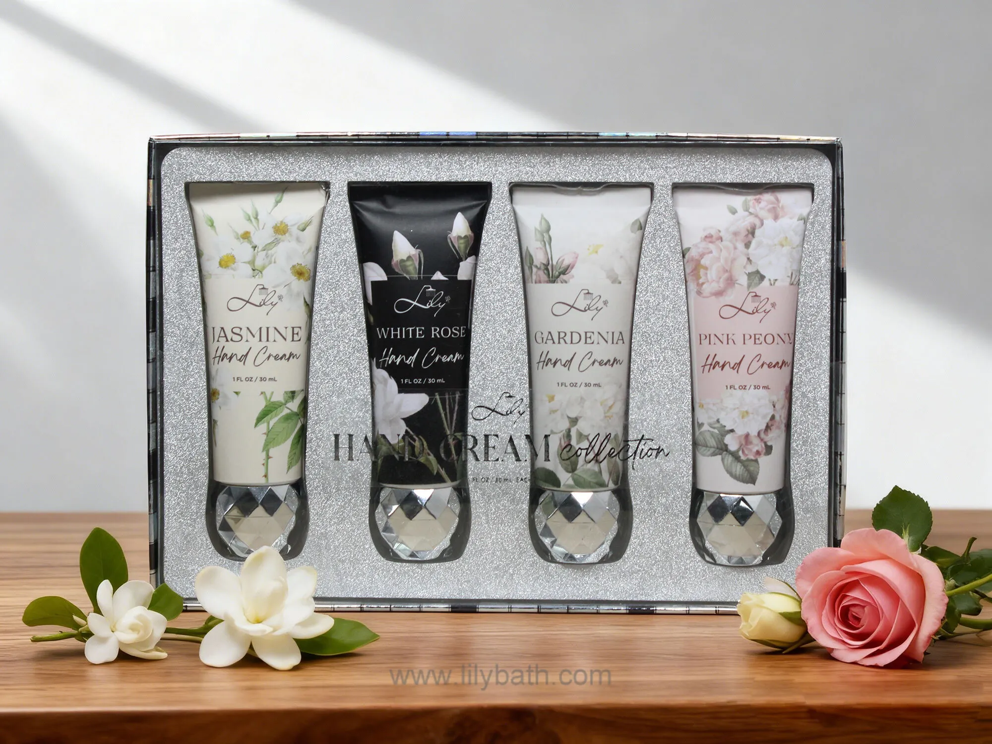 Coleção de Cremes Hidratantes para Mãos LILY Botanical - Jasmim, Rosa Branca, Gardênia e Peônia Rosa (4 x 30 ml) 1
